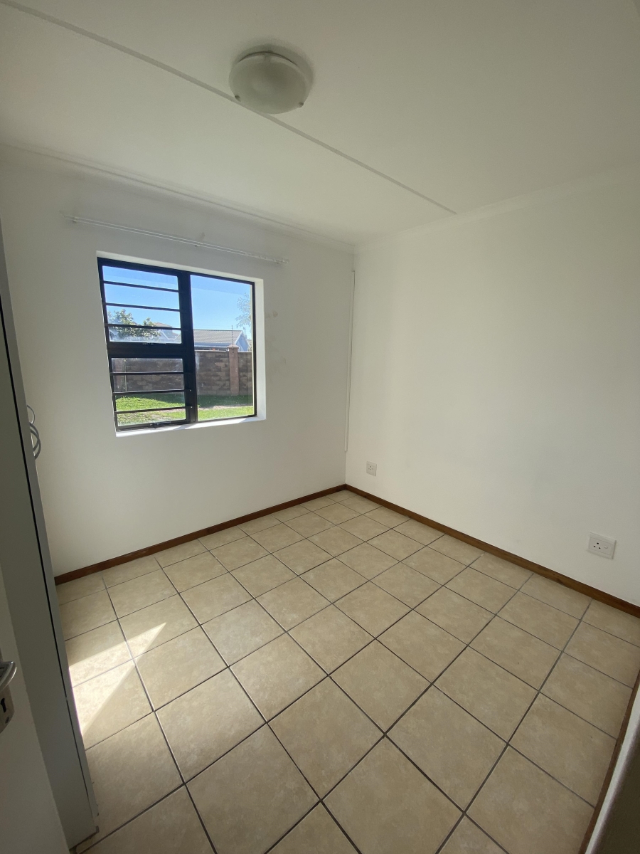 To Let 2 Bedroom Property for Rent in Guldenland Western Cape